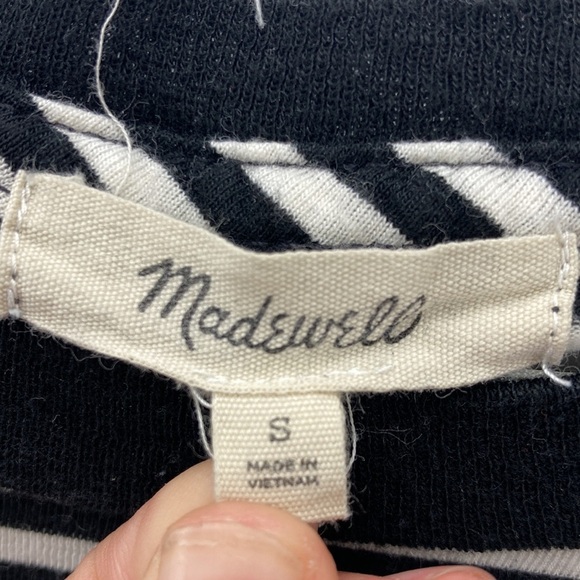 Madewell black white striped semi cropped ruffled short sleeve boxy minimalist - Picture 2 of 4